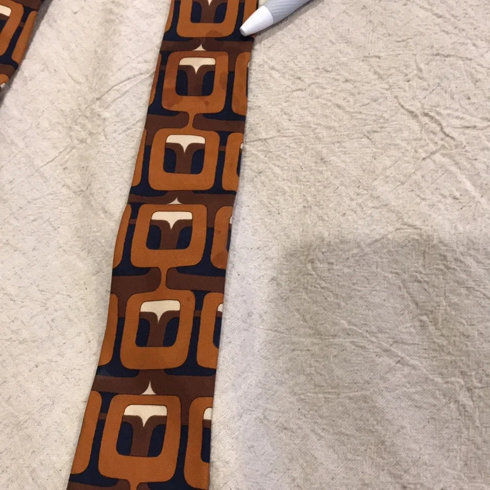 Rare Vintage Gucci Wide Silk Tie in Retro Pattern - Picture 13 of 13